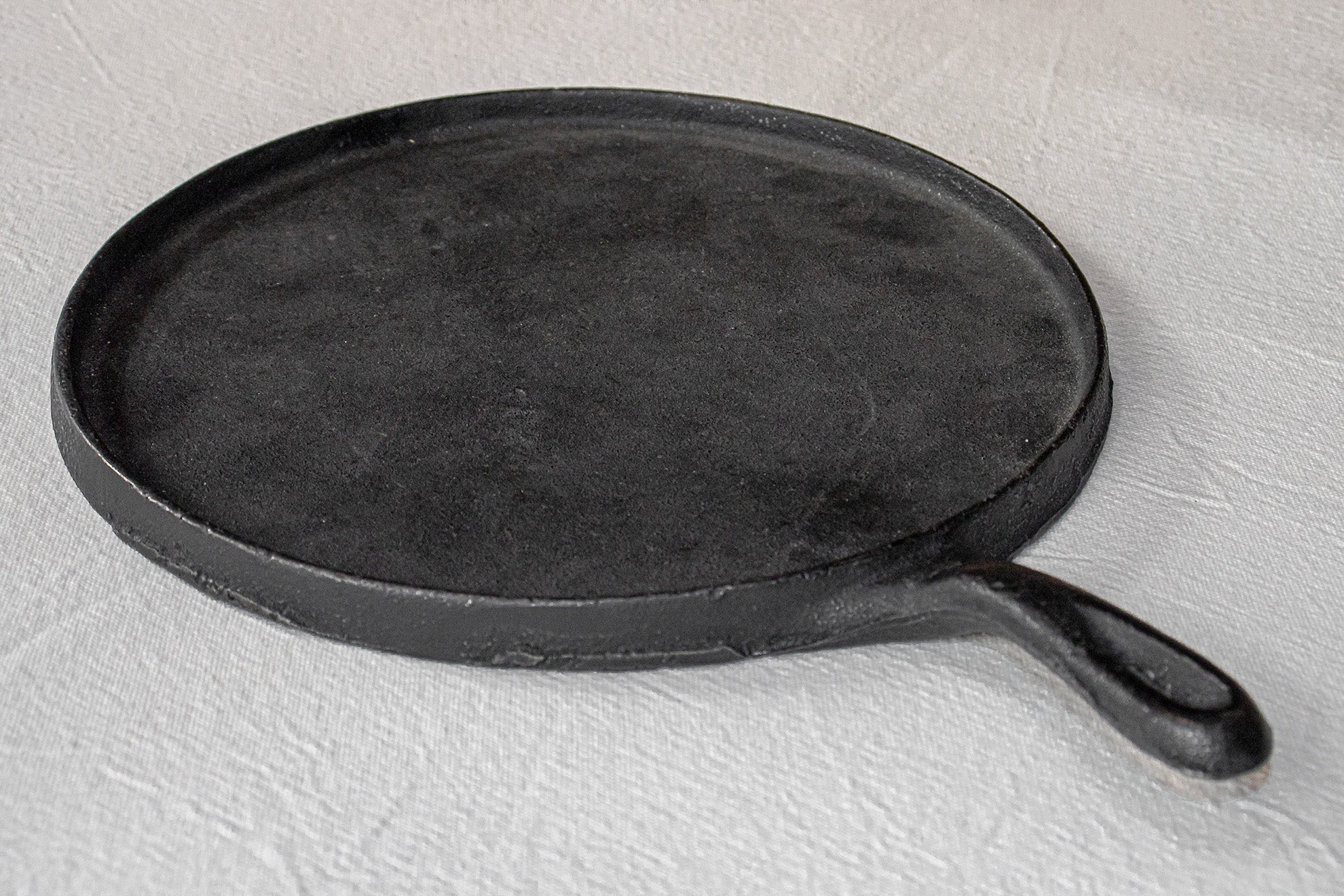 Cast iron outlet comal